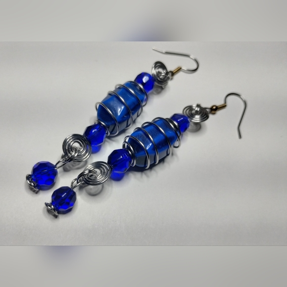 NWOT Hand Made Deep Blue Dangle Earrings - Picture 1 of 3